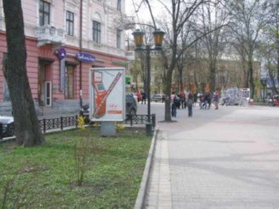 Фото рекламной плоскости по адресу площа Міцкевича (біля Приватбанку) правий