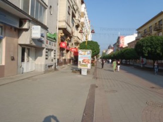 Фото рекламної площини за адресою Незалежності (початок стометровки)