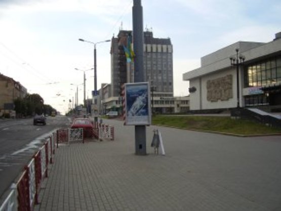 Фото рекламной плоскости по адресу вул. Незалежності (гот. "НАДІЯ") №2 ст.А