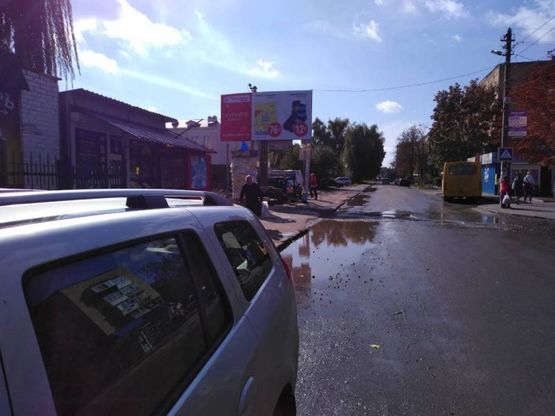 Фото рекламной плоскости по адресу Ул. Святоюриевская , возле ринка