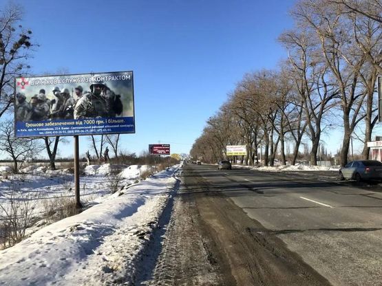 Фото рекламної площини за адресою А-д P04 , после ЖК "Перший парковый квартал"