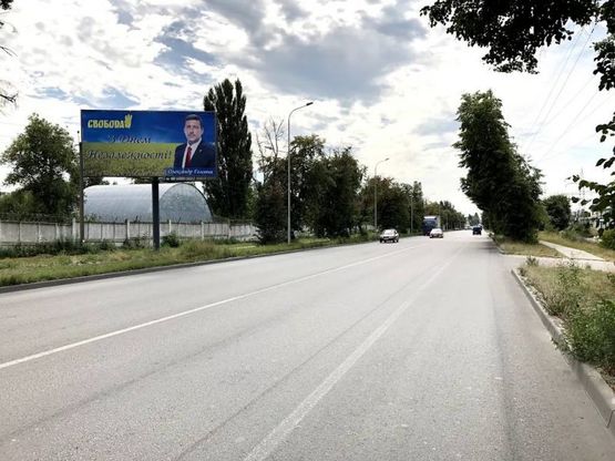 Фото рекламной плоскости по адресу Ул. Киевская , напротив ЖК "СМАРТ КВАРТИРЫ"
