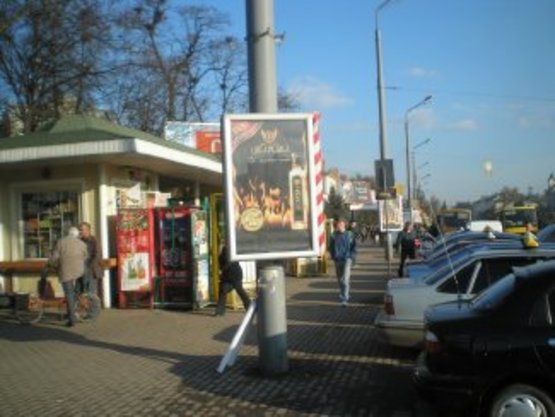 Фото рекламной плоскости по адресу вул.Привокзальна(зупинка кіоски) №8 ст Б Фото рекламной плоскости по адресу вул.Привокзальна(зупинка кіоски) №8 ст Б