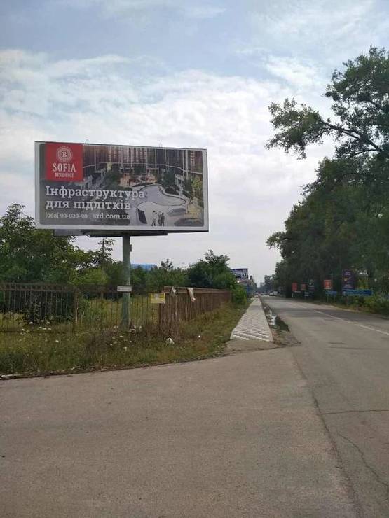 Фото рекламної площини за адресою Гатное, Киевская, перкресток с ул. Солнечной