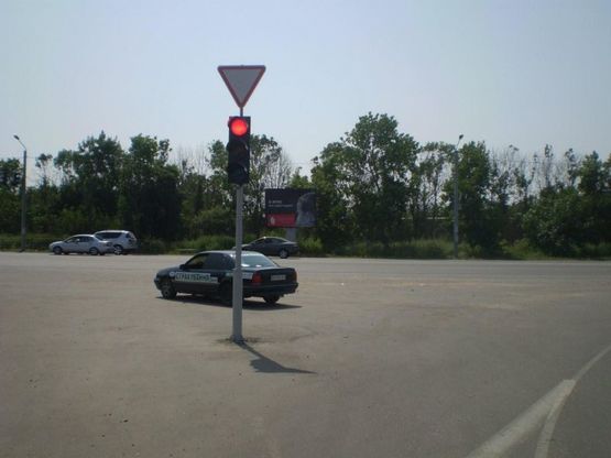 Фото рекламної площини за адресою Старониколаевская (Южная) дорога -  Ак. Заболотного ул. напротив выезда из ТРЦ Ривьера. Конструкция под баннер Фото рекламної площини за адресою Старониколаевская (Южная) дорога -  Ак. Заболотного ул. напротив выезда из ТРЦ Ривьера. Конструкция под баннер