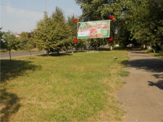 Фото рекламної площини за адресою м. Ужгород, вул. Грушевського