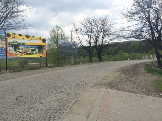 Фото рекламной плоскости по адресу с. Нересниця, вул. Головна, в сторону с. Терново, Тересва