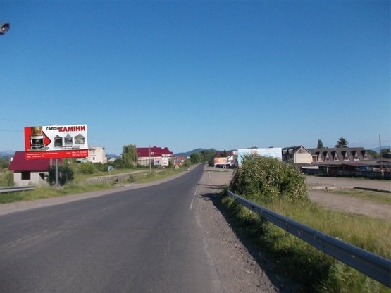 Фото рекламной плоскости по адресу смт.Солотвино, вул. Спортивна в сторону м.Рахів, біля ринку,авторинку.