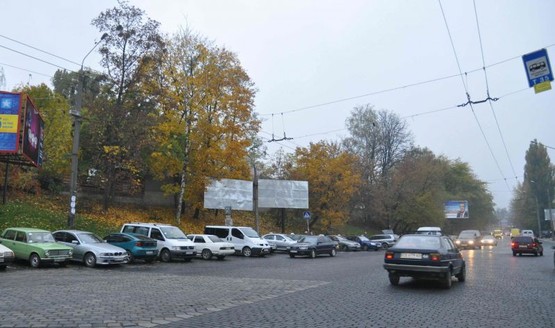 Фото рекламной плоскости по адресу вул. Гагаріна (навпроти з.д. вокзала автостоянка