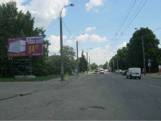 Фото рекламної площини за адресою м. Рівне вул. Курчатова 3, неподалік автозаправки “Авіос”, в’їзд на стадіон “Мототрек”