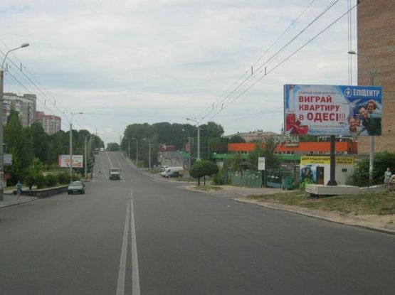 Фото рекламної площини за адресою м. Рівне вул. Богоявленська (колишня Черняка), навпроти зупинки громадського транспорту (біля супермаркетів ”Фреш” , ”NOVUS” , "Torba")