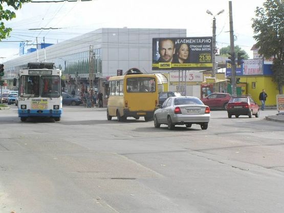 Фото рекламной плоскости по адресу Героев Украины-