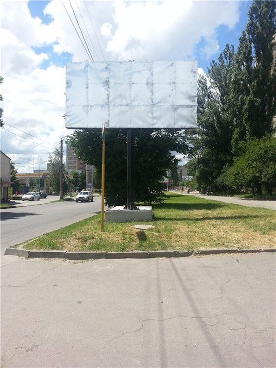 Фото рекламной плоскости по адресу ул. Полтавская  - возле дома № 30 в г. Кировограде Фото рекламной плоскости по адресу ул. Полтавская  - возле дома № 30 в г. Кировограде