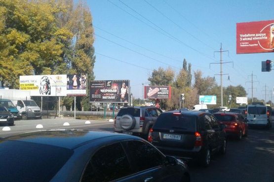 Фото рекламної площини за адресою Бериславське шосе/р-н автосалону Рено лівий Фото рекламної площини за адресою Бериславське шосе/р-н автосалону Рено лівий