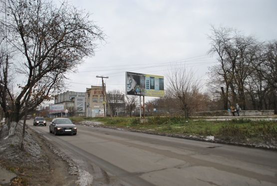 Фото рекламної площини за адресою Полтавський спуск/в'їзд в м.Херсон Фото рекламної площини за адресою Полтавський спуск/в'їзд в м.Херсон
