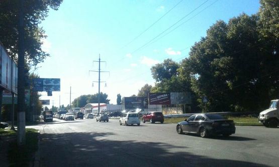 Фото рекламної площини за адресою Бериславське шосе/р-н автосалону Рено лівий Фото рекламної площини за адресою Бериславське шосе/р-н автосалону Рено лівий