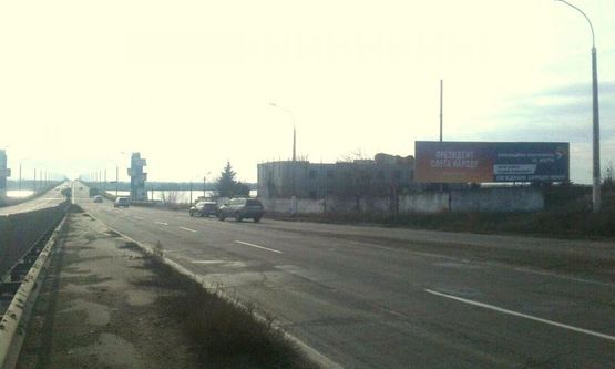 Фото рекламной плоскости по адресу Антоновский міст виїзд з м.Херсон/ правий Фото рекламной плоскости по адресу Антоновский міст виїзд з м.Херсон/ правий