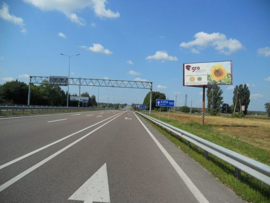 Фото рекламної площини за адресою Харьковская трасса, км 103+200 лево,  г.Яготин