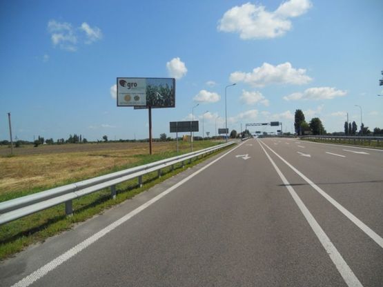 Фото рекламної площини за адресою Харьковская трасса, км 103+200 лево,  г.Яготин