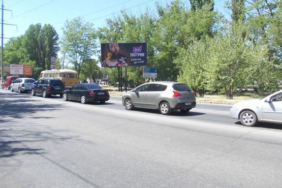 Фото рекламной плоскости по адресу Бериславское шоссе/ Университет Фото рекламной плоскости по адресу Бериславское шоссе/ Университет