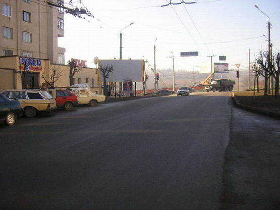 Фото рекламной плоскости по адресу вул.Комарова 33 Фото рекламной плоскости по адресу вул.Комарова 33