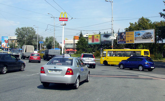 Фото рекламної площини за адресою Ленинградская площ.(А2) призма правая /МакДональдс Фото рекламної площини за адресою Ленинградская площ.(А2) призма правая /МакДональдс