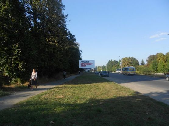 Фото рекламной плоскости по адресу вул.Київська, 25м, навпроти готеля Софіївский, кінець парковки, сторона Б