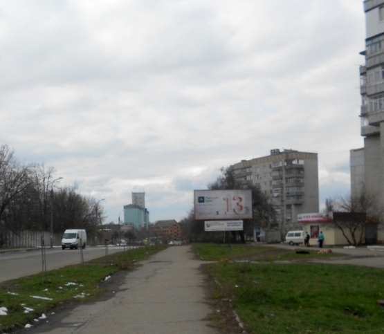 Фото рекламной плоскости по адресу вул. Залізнична, 44  (магазин Славутич) сторона А