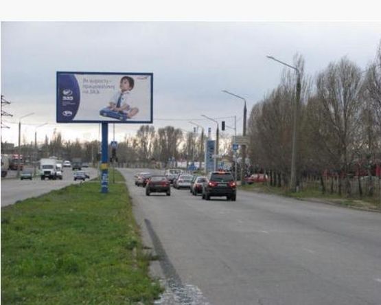 Фото рекламної площини за адресою Набережная - АЗС «ЗАЗ»_разделитель