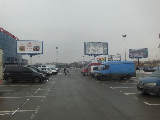 Фото рекламной плоскости по адресу вул. Хотинська, 43, ТВЦ "Панорама" Фото рекламной плоскости по адресу вул. Хотинська, 43, ТВЦ "Панорама"