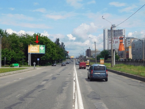 Фото рекламної площини за адресою Броварской пр-т, рядом АЗС, 300 м до моста Гидропарк, из центра