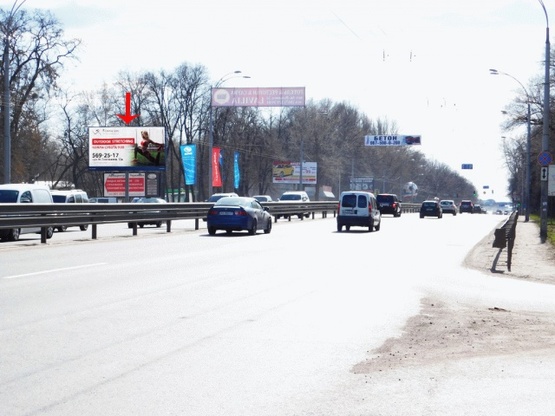 Фото рекламной плоскости по адресу Глушкова Академика пр-т 40, от Одесской пл., из центра