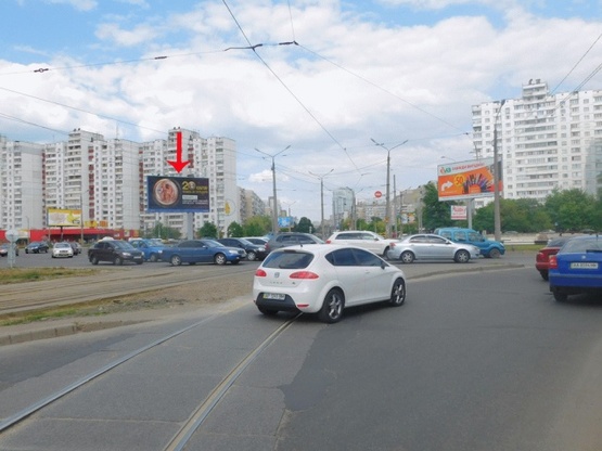 Фото рекламної площини за адресою Ревуцкого ул., возле ул.Ахматовой, на клумбе, в сторону Харьковского шоссе