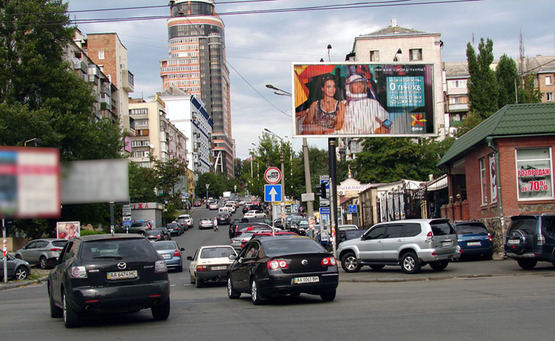 Фото рекламной плоскости по адресу Горького,105/Владимирский рынок (А1) призма Фото рекламной плоскости по адресу Горького,105/Владимирский рынок (А1) призма