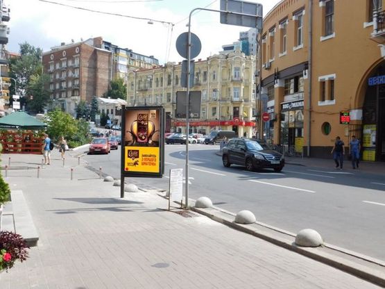 Фото рекламной плоскости по адресу Бессарабская площадь, 1