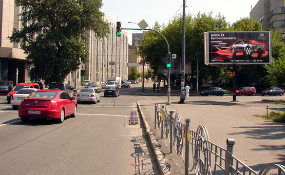 Фото рекламної площини за адресою Федорова/Боженко (А2) призма - на ул.Горького,центр Фото рекламної площини за адресою Федорова/Боженко (А2) призма - на ул.Горького,центр