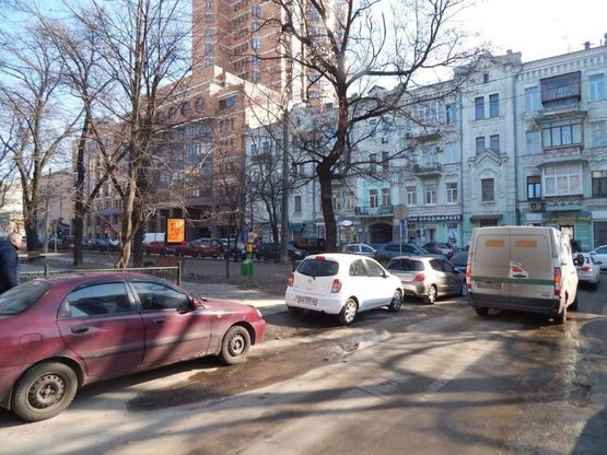 Фото рекламной плоскости по адресу Бульварно-Кудрявськая ул. 15 напротив