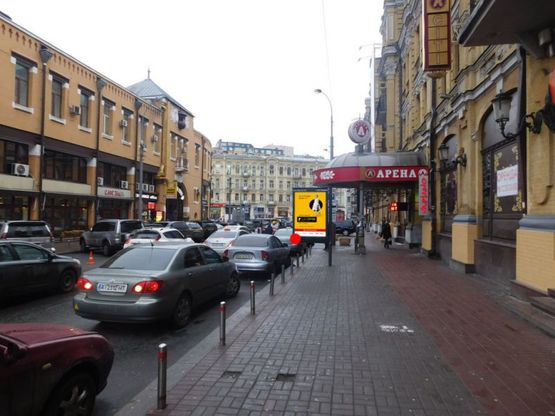 Фото рекламної площини за адресою Бессарабская площадь возле дома. 1/3 №2