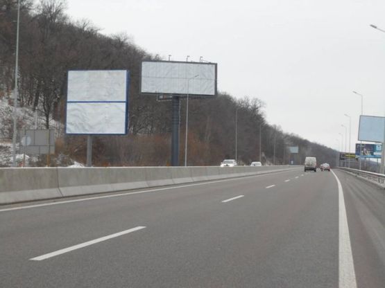 Фото рекламної площини за адресою Дніпровське шосе, 200 м перед поворотом на с.Лісники, траса Н-01 "Київ-Знам'янка", км 20+350 право Фото рекламної площини за адресою Дніпровське шосе, 200 м перед поворотом на с.Лісники, траса Н-01 "Київ-Знам'янка", км 20+350 право