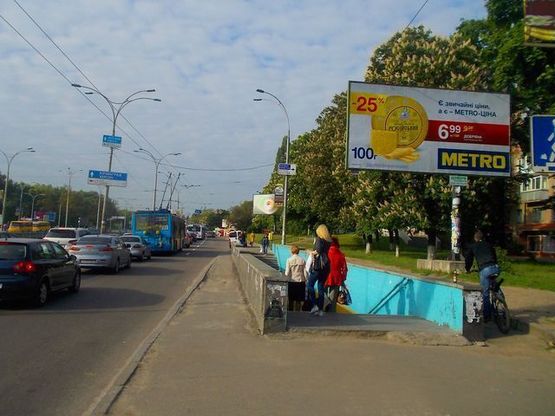 Фото рекламной плоскости по адресу Телиги ул., 23 (ст. м. "Дорогожичи", на ТЦ " Большевик") Фото рекламной плоскости по адресу Телиги ул., 23 (ст. м. "Дорогожичи", на ТЦ " Большевик")