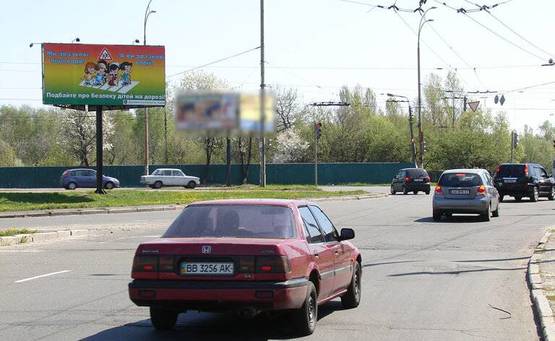 Фото рекламної площини за адресою пр-т Глушкова,3 (С) направо к Одесской пл (выезд из Киева),налево к Лыбидской пл Фото рекламної площини за адресою пр-т Глушкова,3 (С) направо к Одесской пл (выезд из Киева),налево к Лыбидской пл
