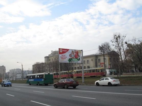 Фото рекламної площини за адресою Полтавский шлях ул., 184 - Дом офицеров Фото рекламної площини за адресою Полтавский шлях ул., 184 - Дом офицеров