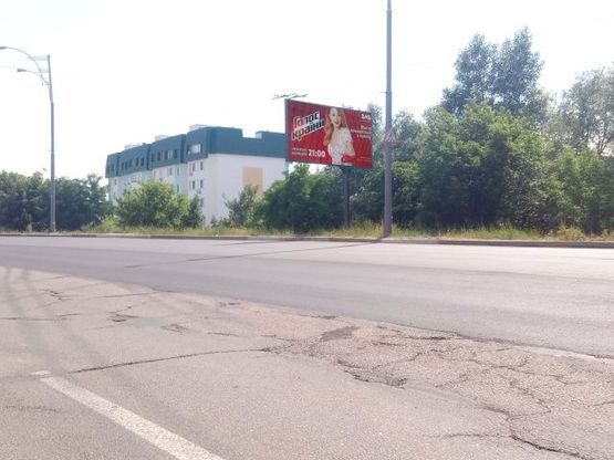 Фото рекламної площини за адресою Драйзера Т. ул., 42 (напротив), 500 м. до Бальзака ул.