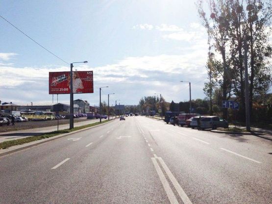 Фото рекламной плоскости по адресу Богдановская ул., 15, 300  м. от Пластова ул., Автосалон "Ссан Йонг", авторынок Фото рекламной плоскости по адресу Богдановская ул., 15, 300  м. от Пластова ул., Автосалон "Ссан Йонг", авторынок