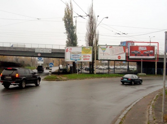 Фото рекламной плоскости по адресу Антоновича (Горького) выезд с Лыбидской площади на бульвар Дружбы Народов