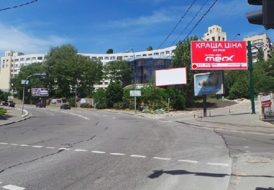 Фото рекламной плоскости по адресу Старонаводницкая ул.  - Панфиловцев ул.