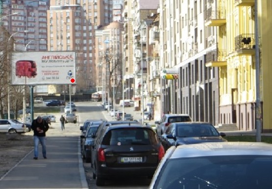 Фото рекламної площини за адресою Златоустовская ул., 20 (напротив)