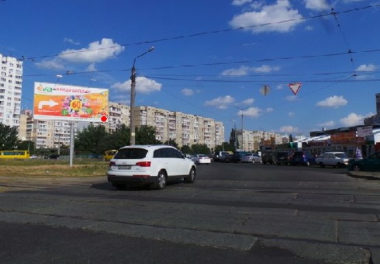 Фото рекламной плоскости по адресу Ревуцкого ул. - Ахматовой ул.