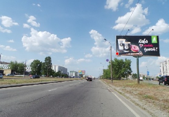 Фото рекламної площини за адресою Богатырская ул., между эл.оп. 130 и 132