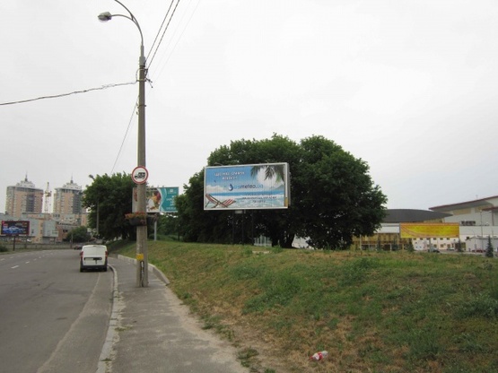 Фото рекламной плоскости по адресу Броварской просп. (ст.м. «Левобережная»)-в центр - призма1